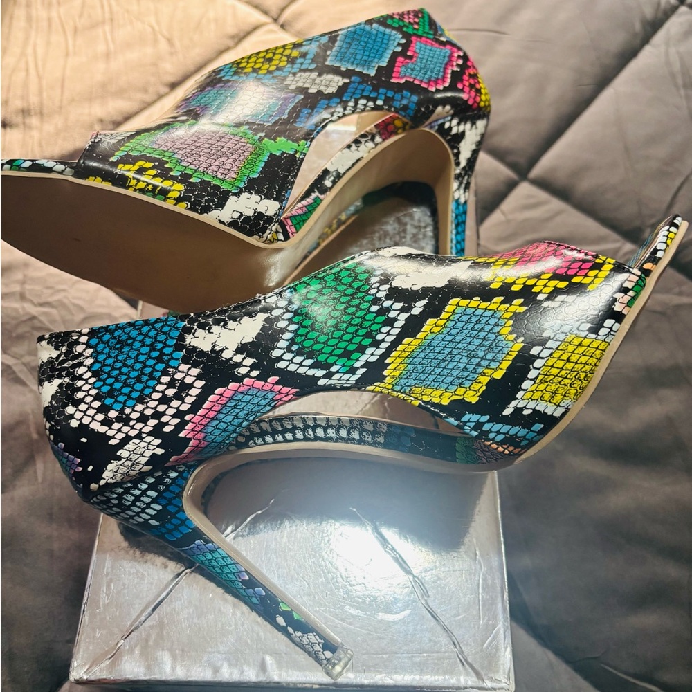 Multicolor Snakeskin Pattern High Heels - Picture 2 of 4